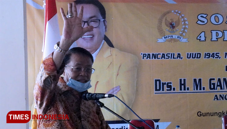 Anggota DPR RI, Gandung Pardiman saat melakukan sosialisasi empat pilar kebangsaan. (FOTO: Edy Setyawan/TIMESI Indonesia)