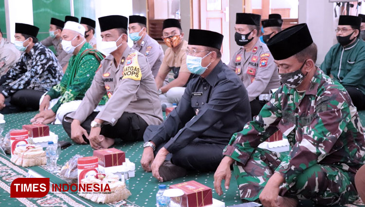 Plt Bupati Ponorogo Soedjarno hadiri khotmil qur'an di masjid Polres Ponorogo. (FOTO: Humas Polres/TIMES Indonesia)