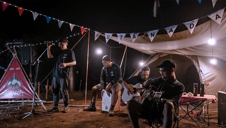 Keseruan Mini Konser Hutanada di Ketinggian 1.400 MDPL Kota Batu