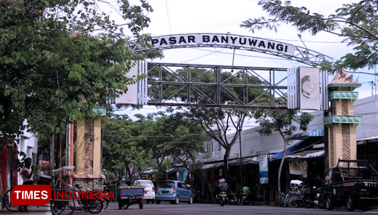 Pintu masuk Pasar Induk Banyuwangi. (FOTO: Riswan/TIMES Indonesia)