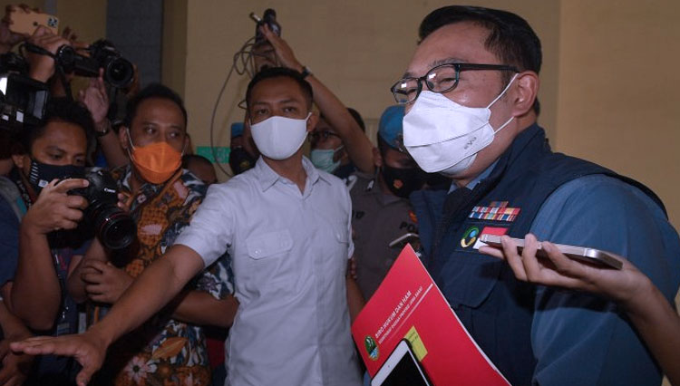 Gubernur Jawa Barat Ridwan Kamil penuhi panggilan Bareskrim Polri untuk dimintai klarifikasi acara tabligh akbar FPI di Megamendung, Bogor. (Foto: Antaranews) 