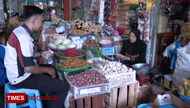 Aktifitas jual beli di pasar Sidoharjo Lamongan. (FOTO: MFA Rohmatillah/TIMES Indonesia)