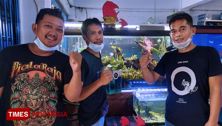 Panitia kegiatan 'Aweng Betta Latber' saat dijumpai di Istana Aquarium Kota Palu pada Minggu (22/11/2020). (FOTO: Anang Prasetio/ TIMES Indonesia)
