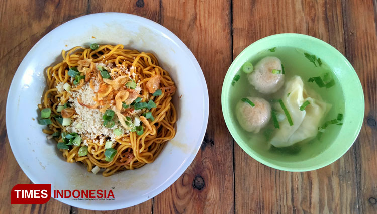 Yamin noodle could be easily found at Bima food shop, Bima, Cirebon, West Java. (Photo: Dede Sofiyah/TIMES Indonesia)