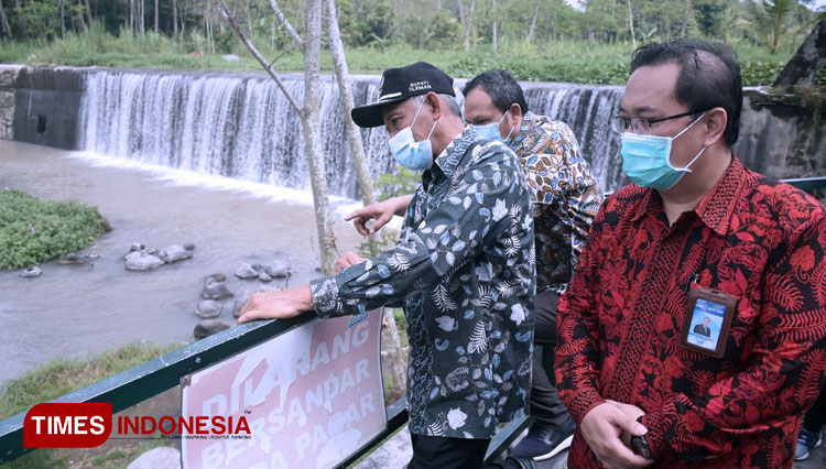 The Mayor of Sleman and his staffs visit Grojokan Watu Purbo Sleman, Yogyakarta. (Photo: Pemkab Sleman for TIMES Indonesia)