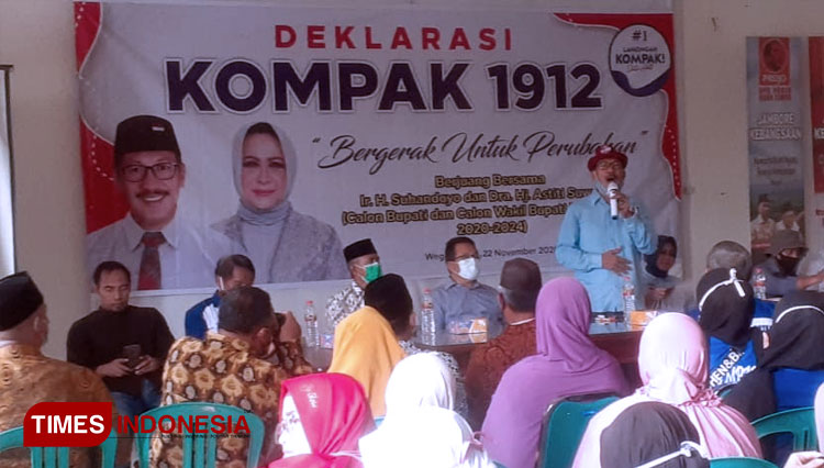 Cabup Lamongan nomor urut 1, Suhandoyo mengapresiasi dukungan Relawan Pemuda Muhammadiyah 1912 di Aula WEGO Sugio Lamongan, Minggu (22/11/2020). (FOTO: Moch. Nuril Huda/TIMES Indonesia)