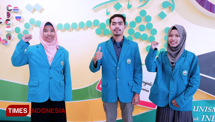 Tiga Wisudawan Terbaik Unisma Program Sarjana periode gasal 2019/2020. (FOTO: Naufal Ardiansyah/TIMES Indonesia)