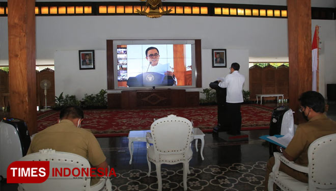 Bupati Banyuwangi Abdullah Azwar Anas saat menyampaikan nota pengantar Rancangan Anggaran Pendapatan dan Belanja Daerah (R-APBD) 2021. (Foto: Rizki Alfian/ TIMES Indonesia)