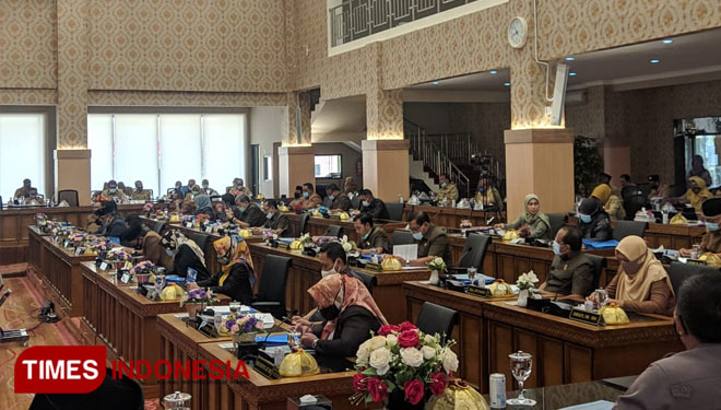 Rapat-paripurna-2.jpg