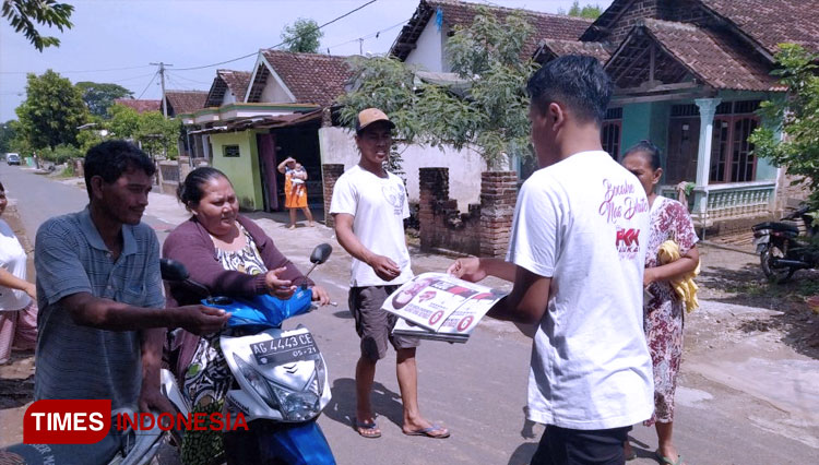 Tim Bocah e Mas Dhito lakukan kampanye dan bagikan Alat Peraga Kampanya (APK) di wilayah perbatasan Kediri-Nganjuk. (FOTO: AJP TIMES Indonesia)