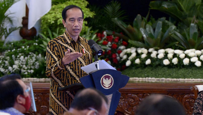 Presiden RI Jokowi saat menyampaikan sejumlah pesan dalam acara Penyerahan Daftar Isian Pelaksanaan Anggaran (DIPA) dan Buku Daftar Alokasi Transfer ke Daerah dan Dana Desa Tahun 2021 di Istana Negara, Rabu (25/11/2020). (Kementerian PUPR RI)