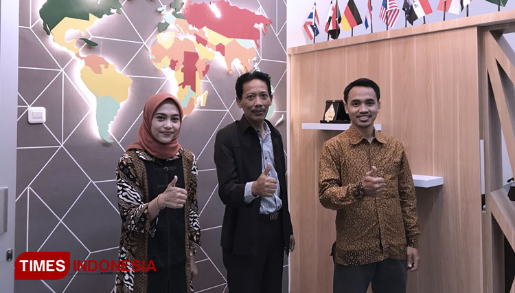 Direktur KUI UIN Malang bersama stafnya siap melayani mahasiswa internasional UIN Malang, Rabu (25/11/2020). (Foto: Nadira Rahmasari/TIMES Indonesia)