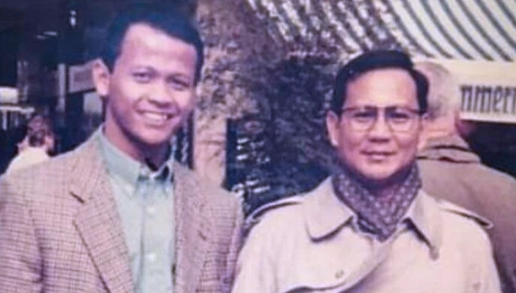 Edhy Prabowo muda berpose bersama Prabowo Subianto. (FOTO: Instagram/edhy.prabowo)