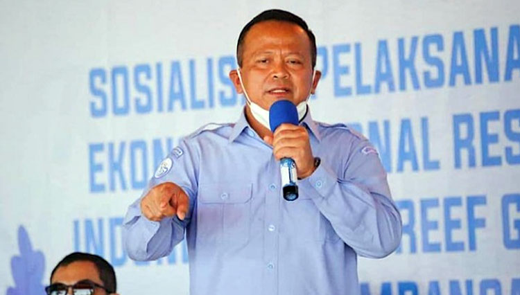 Kunker ke Kupang, Menteri Edhy Prabowo Resmikan Kapal Pemantauan Taman Nasional Perairan Laut Sawu