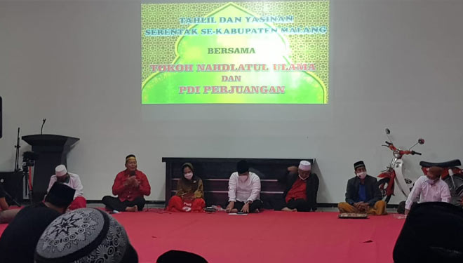 Suasana yasinan dan tahlilan yang digelar PDI Perjuangan Kabupaten Malang. (Foto: Tim Media PDI Perjuangan Kabupaten Malang)