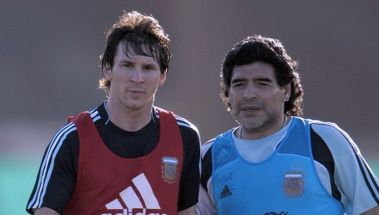 Lionel Messi bersama Diego Armando Maradona.  