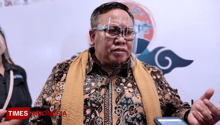 Kepala BI Cirebon Bakti Artanta dalam acara Ciayumajakuning Enterpreneur Festival 2020 (Foto: Dede Sofiyah/TIMES Indonesia) 