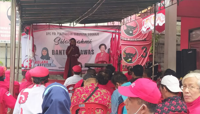 Sekretaris DPD PDI Perjuangan Jawa Timur Dr Sri Untari Bisowarno M.AP. saat memberi sambutan dalam acara Silaturahmi DPC PDI Perjuangan Sidoarjo dengan Banteng Lawas, di Kantor DPC PDI Perjuangan Sidoarjo, Sabtu (28/11/2020). (Foto: dok Kelana Apriliato)