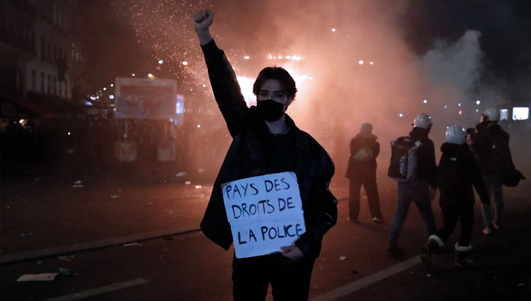 demo-terjadi-di-Paris.jpg