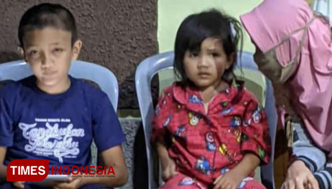 Kedua anak korban, Kenzie Jagat Tirta (9), Almeera Raisa Hanum (3) yang selamat dari maut. (Foto: Rizki Alfian/ TIMESIndonesia)