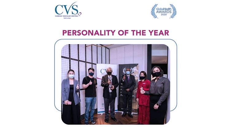 Tan Sri Dato Dr Yahya Awang berfoto bersama manajemen CVSKL Malaysia usai meraih penghargaan Personality of The Year 2020. (FOTO: Dok. CVSKL)