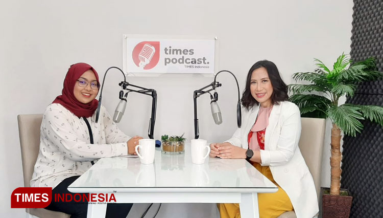 Dokter Fanny menerangkan pola hidup sehat dalam acara TIMES Podcast. (FOTO: Ammar Ramzi/TIMES Indonesia)