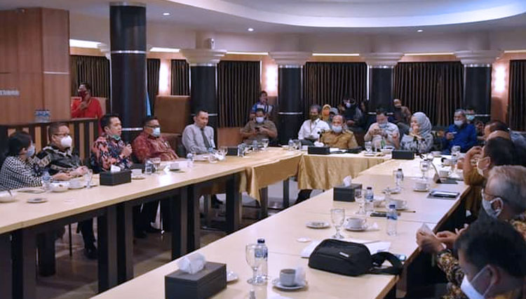 Forum Meeting antara Pemprov Sumsel - Jatim di Swarna Dwipa, Selasa malam (1/12/2020). (Foto: Marzuki for TIMES Indonesia)