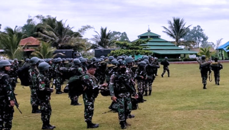 Upacara pemberangkatan 1 SSK prajurit dari Yonif 757/Ghupta Vira untuk pengamanan Pilkada di Kabupaten Boven Digoel. (FOTO: Penerangan Korem 174 Merauke) 