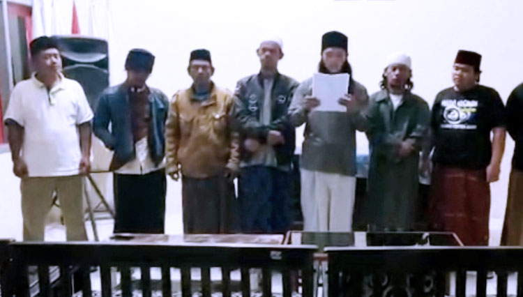 Tujuh orang pelaku viralnya video adzan dengan seruan jihad asal Majalengka, menyatakan permohonan maaf, baik secara lisan maupun tertulis. (FOTO: tangkap layar)
