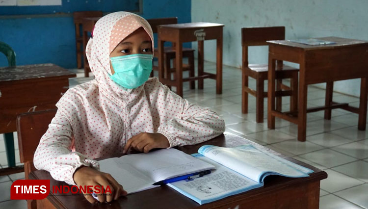 Adinda Rafa Agita, pelajar MIM 3 Gosari Ujungpangkah yang mendapatkan prestasi tingkat nasional (Foto: Akmal/TIMES Indonesia).