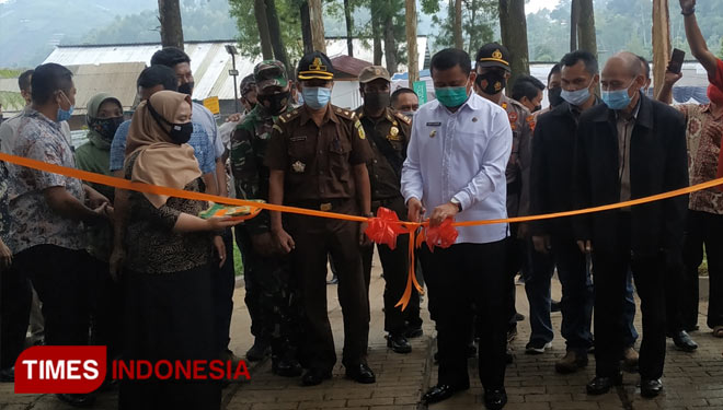 Bupati Sumedang Dony Ahmad Munir Buka Destinasi Wisata Edukasi Pesona Taman Puspa (FOTO: Alan Dahlan/TIMES Indonesia)