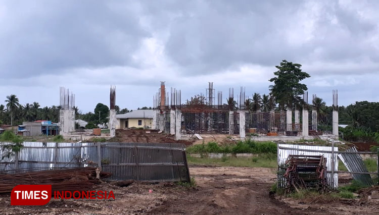 Kondisi pembangunan Masjid Raya Kabupaten Pulau Morotai. (Foto: Abdul H Husain/TIMES Indonesia)