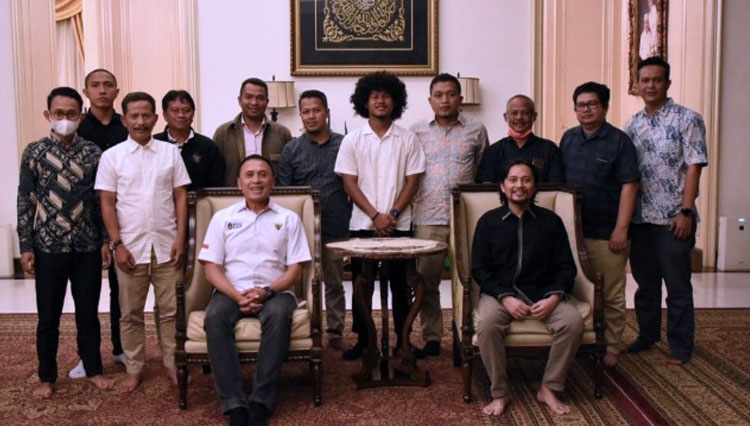 Ketua Umum PSSI, Mochamad Iriawan saat bertemu CEO Barito Putera Hasnuryadi Sulaiman dan Bagus Kahfi di kawasan Kebayoran, Jakarta (FOTO: Dokumen/PSSI)