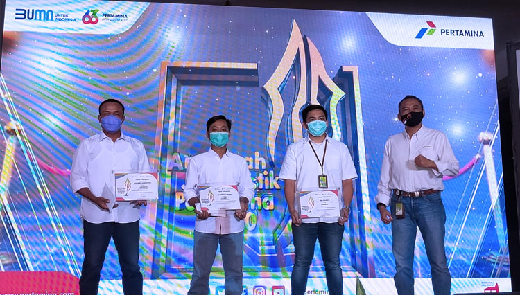 Para jurnalis penerima Anugerah Jurnalis Pertamina (AJP) 2020 Wilayah Jawa Timur, Bali dan Nusa Tenggara, Kamis (3/12/2020). (FOTO: Dok.PEPC)