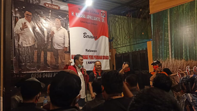 Kelana Aprilianto saat memberi semangat relawan Sidoarjo Berkelas. (Foto: dokumen Kelana Aprilianto)