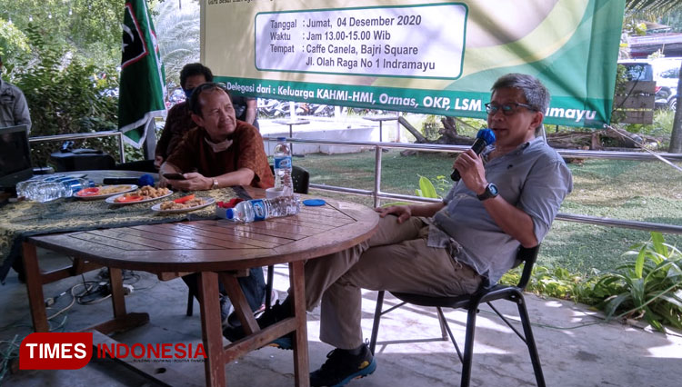 Rocky Gerung saat mengunjungi Kabupaten Indramayu. (Foto: Muhamad Jupri/TIMES Indonesia)