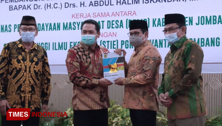 Kuliah Umum Bumdes di STIE Dewantara. (Foto: Rohmadi/TIMES Indonesia)