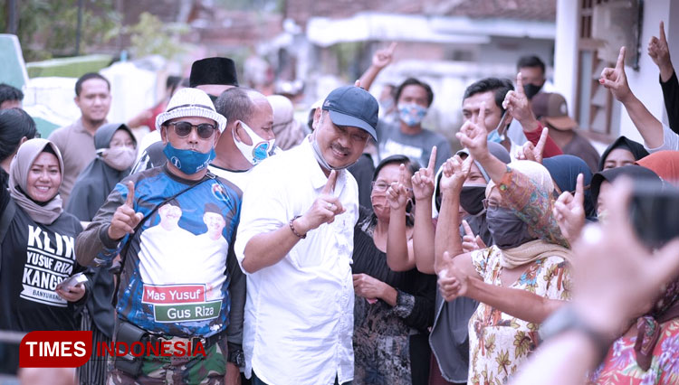 Yusuf Widiatmoko disambut bahagia warga Singojuruh dan Rogojampi. (Foto: Rizki Alfian/TIMES Indonesia)