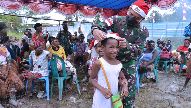 Acara adat bakar batu bersama masyarakat Papua yang di hadiri langsung oleh Danrem 174 Merauke, Brigjen TNI Bangun Nawoko. (Foto: Penrem 174 Merauke)