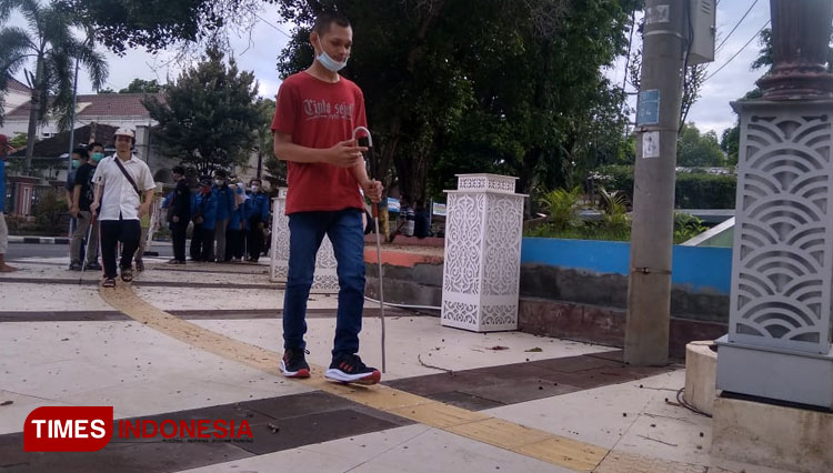 Para penyandang disabilitas b