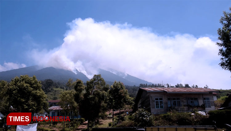 Gunung Api Dempo. (FOTO: Asnadi/ TIMES Indonesia) 