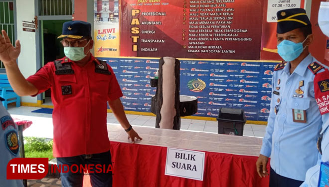 Kakanwil Kemenkum HAm Jatim Krismono saat cek TPS 013 di Lapas Ngawi. (Foto: Ardian Febri Tri H/TIMESIndonesia)