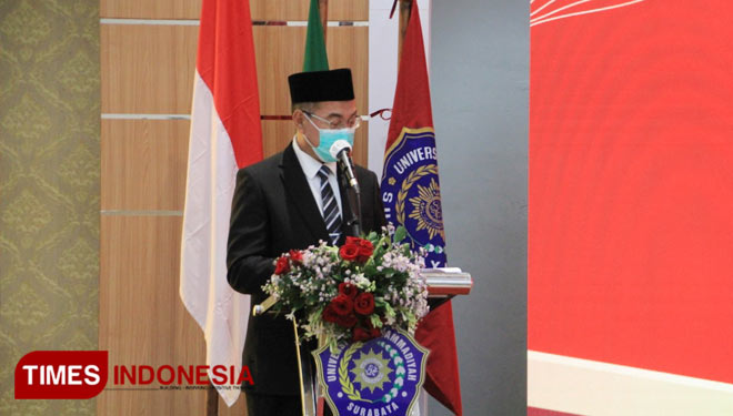 Rektor UM Surabaya, Dr. dr. Sukadiono saat melakukan sambutan pelantikan rektor UM Surabaya periode 2020-2024, Selasa (8/12/2020). (Foto: Khusnul Hasana/TIMES Indonesia)