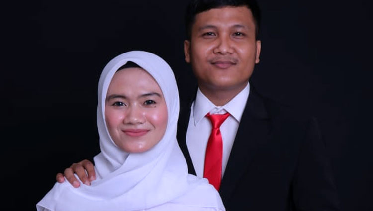 Azis Aptira dan calon istrinya, Seni Nurjanah. (Foto: dokumen pribadi)