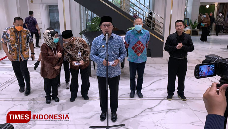 Gubernur Jabar Ridwan Kamil saat peluncuran West Java Food & Agriculture Summit 2020 di Bandung, Kamis (10/12/20). (Foto: Iwa/TIMES Indonesia)