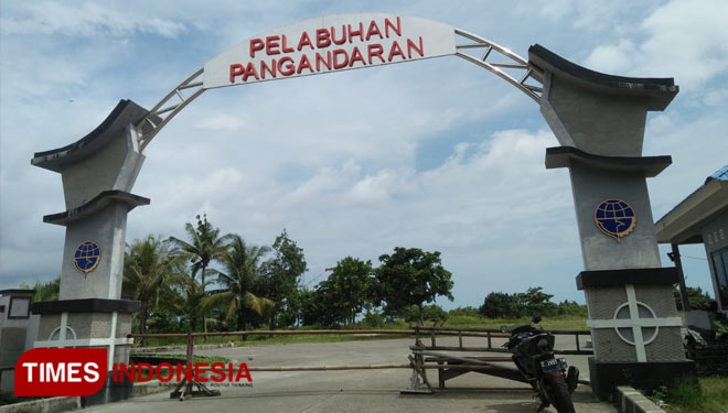 Gerbang masuk pelabuhan Pangandaran (Rizal/TIMES Indonesia Priangan Timur)