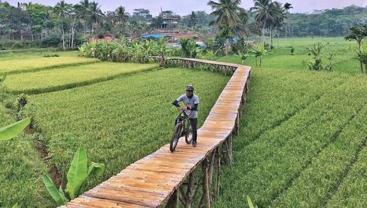 Suasana Pasir Pataya, Tasikmalaya (foto: Istimewa)