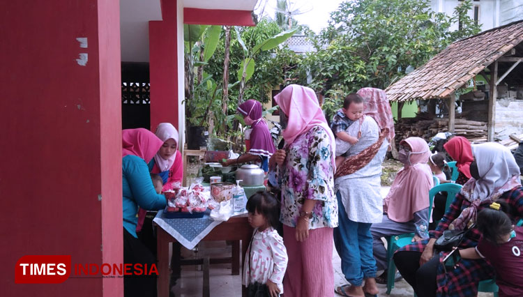 Kegiatan di Posyandu Arum Sari 1 Pasirkiara. (foto: Rizal/TIMES Indonesia)