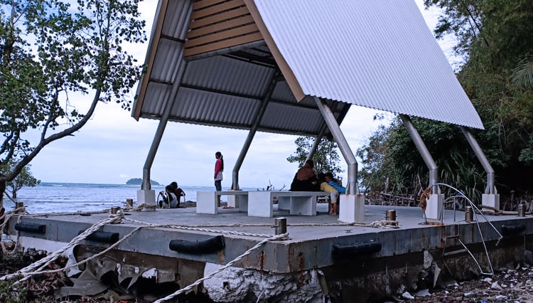 Fasilitas rumah apung yang berada di Wisata Pulau Cina Bawean. (FOTO: Kades Telukjatidawang Fahrur Rozi)
