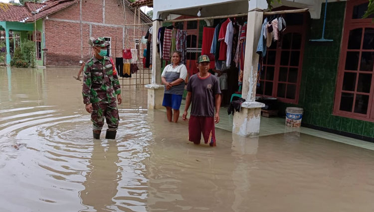 Akibat hujan sejak Minggu siang hingga malam, terjadi banjir di tiga desa di Kecamatan Majenang. (Foto: Pendim Cilacap For TIMES Indonesia)